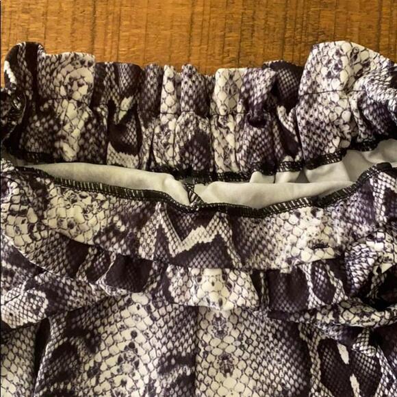 Snake print shorts - Picture 3 of 4